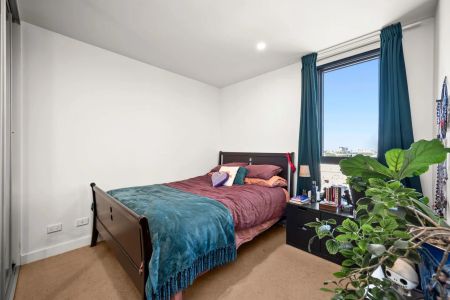 Skyline Serenity: Your Contemporary Oasis - Photo 3