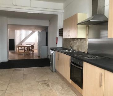 7 bedroom house of multiple occupation to rent - Photo 1