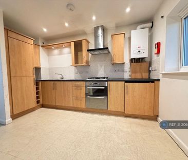 3 bedroom flat to rent - Photo 6
