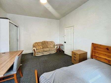 4 bedroom terraced house to rent - Photo 4