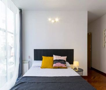 Bright room with single bed for rent in Madrid Centro - Photo 6