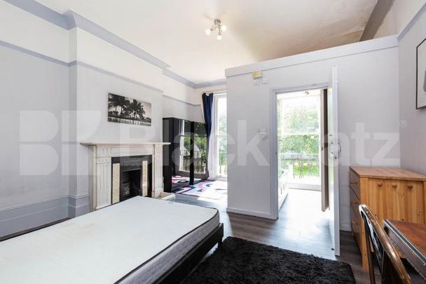 Very large one bedroom property with high ceilings - Photo 1