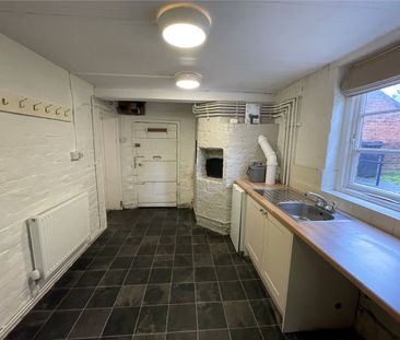 The Presbytery, Plowden - Photo 6