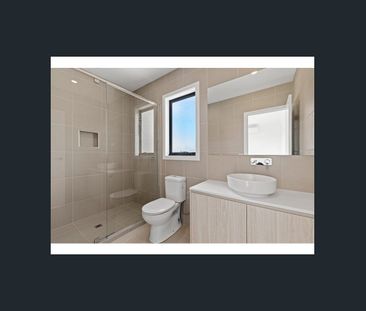 THREE BEDROOM FAMILY TOWNHOUSE - Photo 4