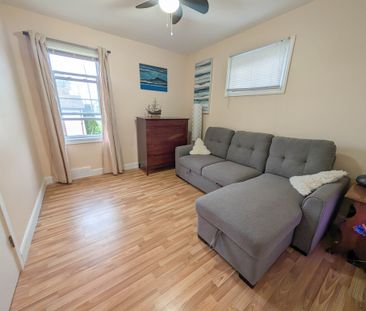 Fully Detached 2 Bedroom House in Welland! - Photo 1