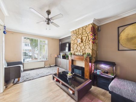 Viola Avenue, Staines-upon-Thames, Surrey,TW19 - Photo 3