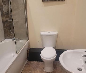2 bedroom property to rent - Photo 3