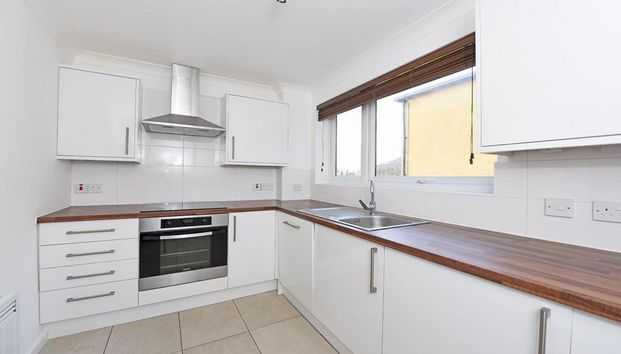 2 bedroom flat to rent - Photo 1