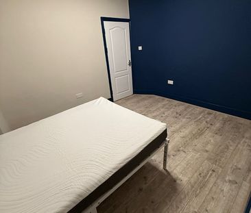 Room in a Shared House, Whitehorse Road, CR7 - Photo 3