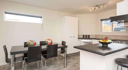 Waltham - 3 Bedroom - Photo 2