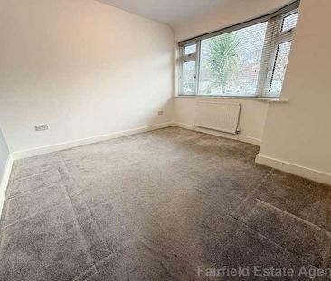 St Georges Drive, Carpenders, WD19 - Photo 5