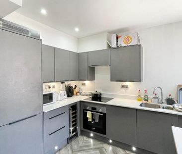 1 bedroom in a flat share to rent - Photo 4