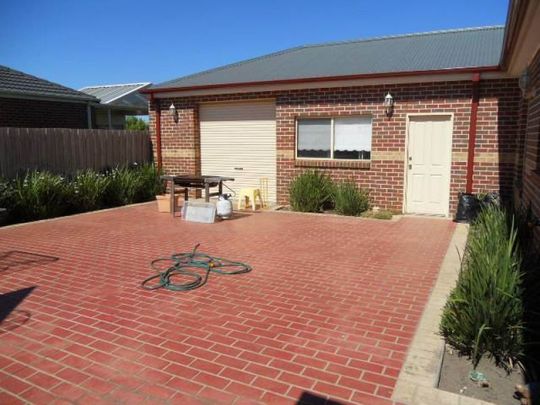 Three bedroom family home in convenient location - Photo 1