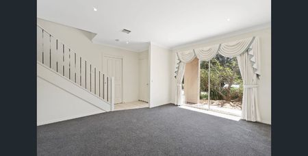 3 Longleaf Grove, Mitcham - Photo 2
