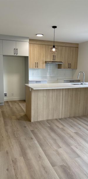 Immeuble - 18 Rue Allen Est, Waterloo 4 Et Demi + Den - Neuf - Waterloo - Photo 1