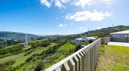 Spacious 4-Bedroom Family Home - Photo 4