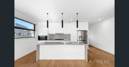 Architecturally Designed Townhouse in a Prime Inner-City Location - Photo 5