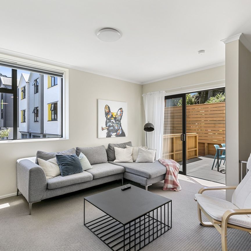 SUNNY TOWNHOUSE IN MIRAMAR! - Photo 1