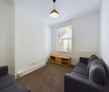 3 bedroom maisonette to rent - Photo 4