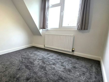 Semi-detached house to rent on - Photo 4