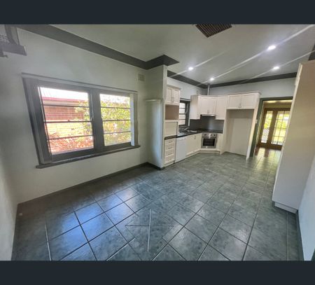 70 Mathews Street, Tamworth, NSW 2340 - Photo 4