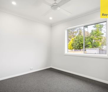 FRESHLY PAINTED THREE BEDROOM HOME! - Photo 6