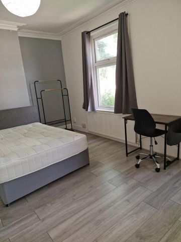 7 bedroom townhouse to rent - Photo 3