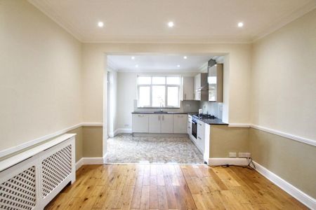 4 bedroom semi-detached house to rent - Photo 3