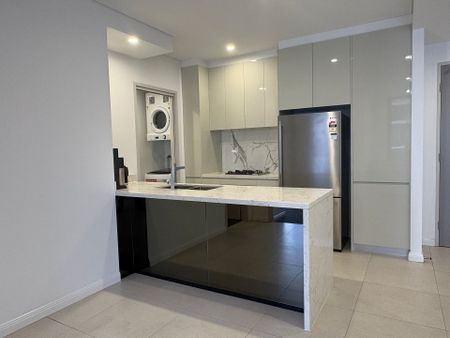 Modern Furnished 2 Bedroom Apartment in Prime Mascot Location - Photo 3