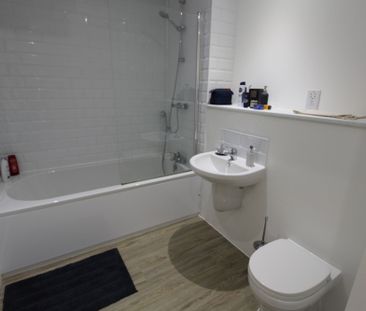 The Broadway, Haywards Heath, RH16 - Photo 3