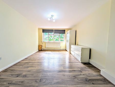 Room in a Shared Flat, West House Close, SW19 - Photo 3