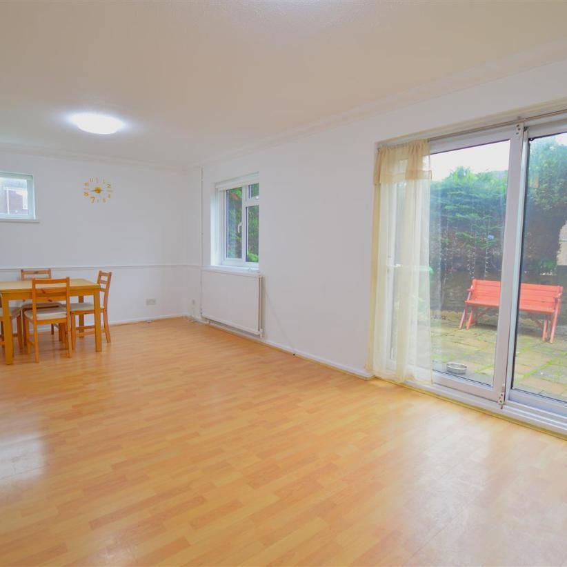 Amberley Road, Slough - Photo 1