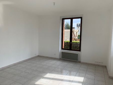 Location Appartement 1 pièce 29m² PONTAULT COMBAULT 77340 - Photo 2