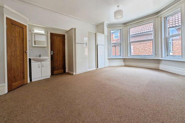 Hill Lane, SO15 - Photo 1