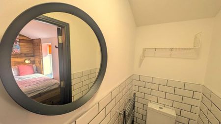 1 bedroom in a house share to rent - Photo 4