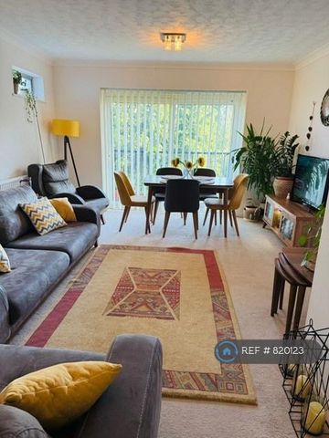 2 bedroom flat to rent - Photo 2