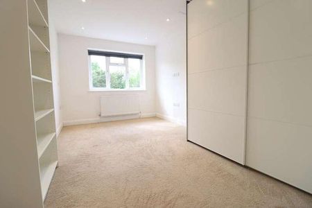 Edgwarebury Lane, Edgware, Middlesex, HA8 - Photo 4