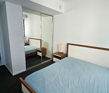 Shared furnished apartment close to Griffith - Photo 4