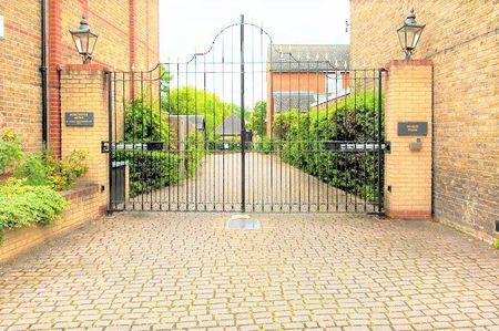 3 bedroom terraced house to rent - Photo 3