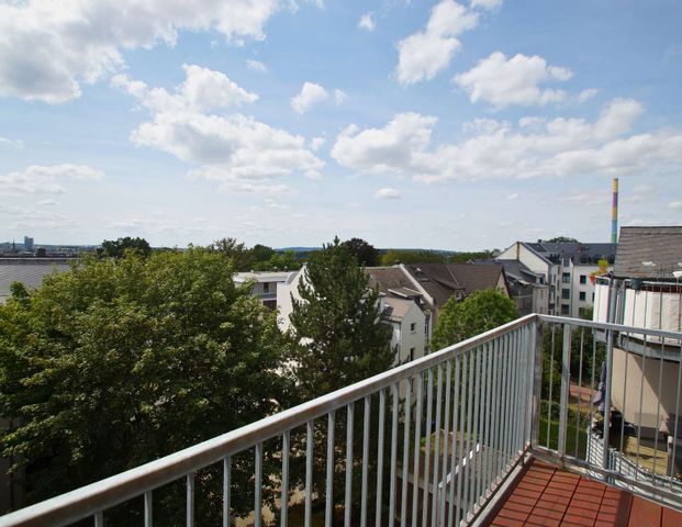 Der Ausblick von Hilbersdorf! Schicke 3 Raum-Wohnung mit Balkon, Wanne und Dusche! - Foto 1