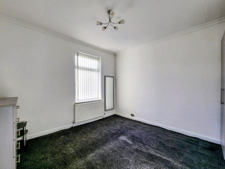 3 bedroom end of terrace house to rent - Photo 4