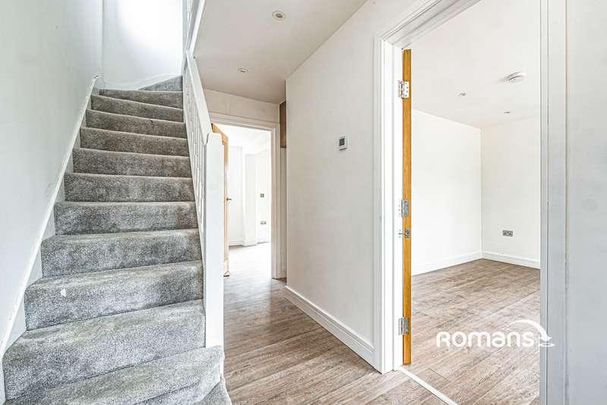 Wrenfield Drive, Caversham, Reading, RG4 - Photo 1