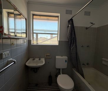 2 Bedroom Top Floor Unit - Photo 5
