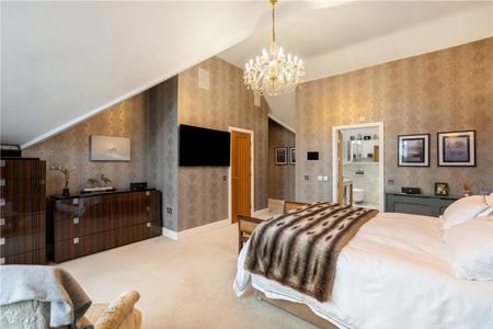 A hidden gem in Upper Poppleton, five bedroom detached – 5,000 sq ft of stunning, flexible space far beyond what the frontage suggests. - Photo 5