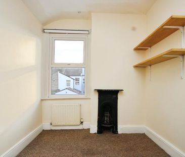 4 bedroom terraced house to rent - Photo 5