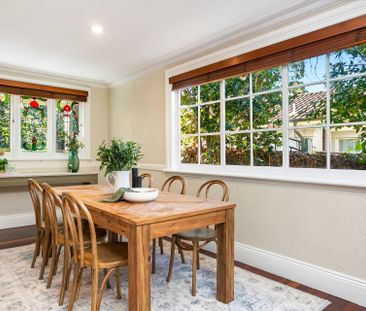 Light-filled family home with excellent space - Photo 3