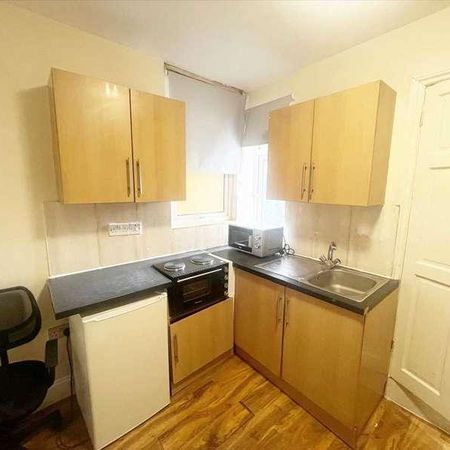 Hanger Lane, Ealing, W5 - Photo 3