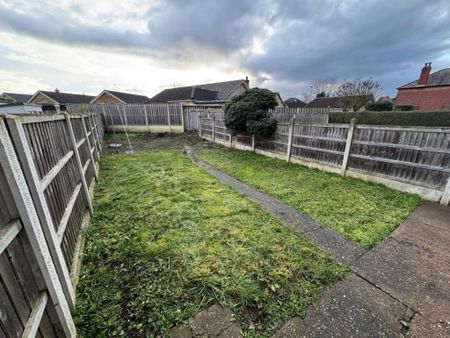 3 bedroom semi-detached house to rent - Photo 2