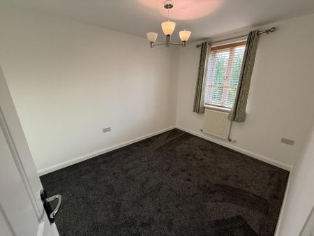 4 bedroom semi-detached house to rent - Photo 3