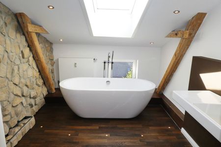 KIEL-BLÜCHERPLATZ: 4-Zimmer-Wohnung über 2 Ebenen (4. +5. OG) mit 2 Balkonen (ohne Fahrstuhl) - Photo 4